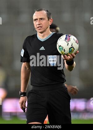 LINSE - Schiedsrichter Ruddy Buquet während des Freundschaftsspiels zwischen der Elfenbeinküste und Uruguay am 26. März 2024 im Stade Bollaert Delelis in Lens, Frankreich. ANP | Hollandse Hoogte | GERRIT VAN COLOGNE Stockfoto