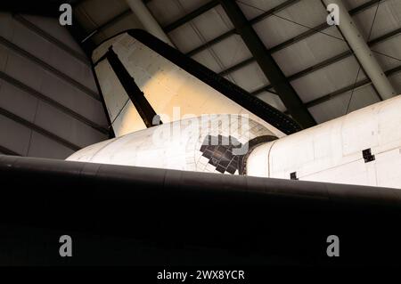 Nahaufnahme des Heckabschnitts des Space Shuttle Endeavour, horizontal im California Science Center dargestellt. Quelle: Erik Morgan Stockfoto