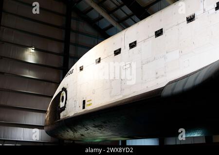 Seitenansicht des Space Shuttle Endeavour horizontal im California Science Center. Quelle: Erik Morgan Stockfoto