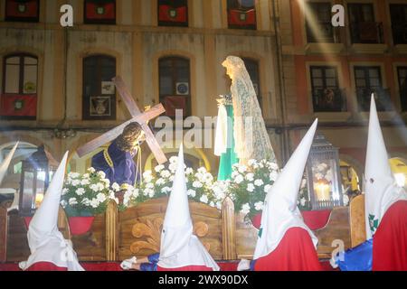 Avilés, Spanien, 28. März 2024: Das Bild der „Verónica“ während der Silenzprozession am 28. März 2024 in Avilés, Spanien. Quelle: Alberto Brevers / Alamy Live News. Stockfoto