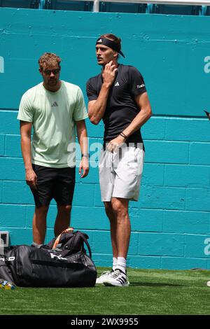 MIAMI GARDENS, FLORIDA - 28. MÄRZ: Alexander Zverev am 13. Tag der Miami Open im Hard Rock Stadium am 28. März 2024 in Miami Gardens, Florida. Leute: Alexander Zverev Credit: Storms Media Group/Alamy Live News Stockfoto