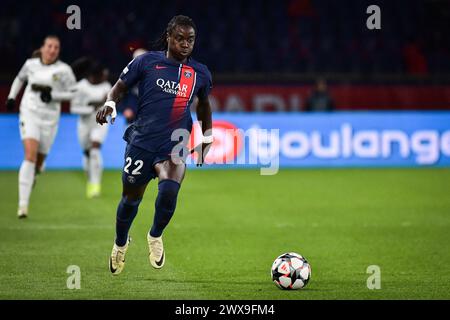 Paris, Frankreich. März 2024. Tabitha Chawinga, Stürmer von Paris Saint-Germain, kontrolliert den Ball während des Fußballspiels der UEFA Champions League der Frauen zwischen Paris Saint-Germain und BK Hacken am 28. März 2024 im Parc des Princes-Stadion in Paris. Foto: Firas Abdullah/ABACAPRESS.COM Credit: Abaca Press/Alamy Live News Stockfoto