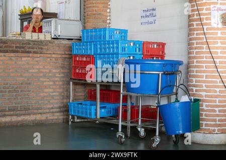 THAILAND, 17. März 2024, die Serviertheke in einem Restaurant Stockfoto