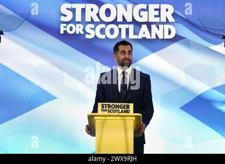 Aktenfoto vom 27. Januar 03/23, als Humza Yousaf im Murrayfield Stadium in Edinburgh sprach, nachdem bekannt gegeben wurde, dass er neuer Vorsitzender der Scottish National Party ist und der nächste erste Minister Schottlands werden wird. Humza Yousaf gewann vor einem Jahr die Führung der SNP, aber seitdem hat er mehr als 12 Monate des Aufruhrs für die Partei und das Land geleitet. Ausgabedatum: Freitag, 29. März 2024. Stockfoto