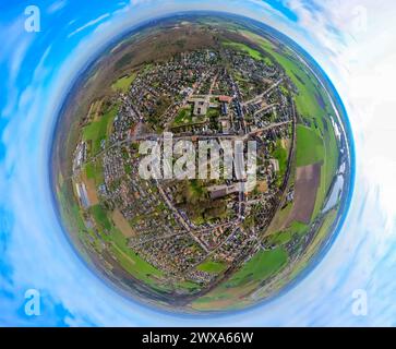 Luftbild, Wohngebiet Ortsansicht Ortsteil Elten, Wiesen und Felder, Erdkugel, Fisheye Aufnahme, Fischaugen Aufnahme, 360 Grad Aufnahme, winzige Welt, kleiner Planet, Fischaugenbild, Elten, Emmerich am Rhein, Nordrhein-Westfalen, Deutschland ACHTUNGxMINDESTHONORARx60xEURO *** Luftaufnahme, Wohngebiet, Blick auf Elten, Wiesen und Felder, Globus, Fisheye-Bild, 360-Grad-Bild, winzige Welt, kleiner Planet, Fisheye-Bild, Elten, Emmerich am Rhein, Nordrhein-Westfalen, Deutschland ACHTUNGxMINDESTHONORARx60xEURO Stockfoto