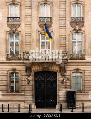 Fassade der britischen Botschaft, Hôtel de Charost, 39 Rue du Faubourg Saint-Honoré, Paris, Frankreich; entworfen von Antoine Mazin im Jahr 1722 Stockfoto