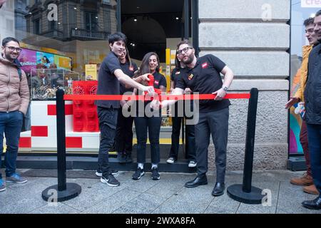 Mailand, Italien. März 2024. Via Dante. Apertura nuovo LegoStore.- Cronaca- Milano, Italia - Venerd&#xec; 29 Marzo 2024(Foto Alessandro Cimma/Lapresse) Dante Street. New LegoStore Opening.- News- Mailand, Italien - Freitag, 29. März 2024 (Foto Alessandro Cimma/Lapresse) Credit: LaPresse/Alamy Live News Stockfoto