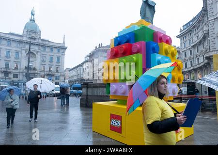 Mailand, Italien. März 2024. Via Dante. Apertura nuovo LegoStore.- Cronaca- Milano, Italia - Venerd&#xec; 29 Marzo 2024(Foto Alessandro Cimma/Lapresse) Dante Street. New LegoStore Opening.- News- Mailand, Italien - Freitag, 29. März 2024 (Foto Alessandro Cimma/Lapresse) Credit: LaPresse/Alamy Live News Stockfoto