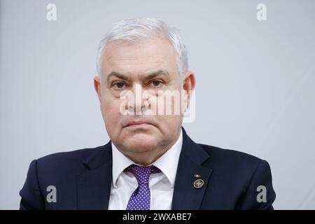 Kranj, Slowenien. März 2024. Angel Tilvar, rumänischer Verteidigungsminister, nimmt an einer Podiumsdiskussion im Rahmen einer Feier zum 20. Jahrestag des Beitritts Sloweniens zur NATO in Brdo pri Kranju Teil. Slowenien wurde am 29. März 2004 Mitglied der NATO. Anlässlich des 20. Jahrestages fand eine offizielle Zeremonie statt, der Podiumsdiskussionen über dringende globale und europäische Sicherheitsfragen vorausgingen. Quelle: SOPA Images Limited/Alamy Live News Stockfoto