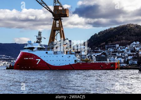 Offshore-Installationsförderschiff Seaway Moxie r auf der alten BMV-Werft in Laksevaag, in der Nähe des Hafens Bergen, Norwegen. Stockfoto