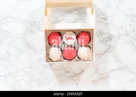 Extravagante Cupcakes für die Geburtstagsfeier Stockfoto
