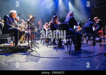 Stuttgart Pepe Lienhard Orchester - Hommage an Enio Morricone GER, Pepe Lienhard Orchester - Hommage an Enio Morricone, 28.03.2024 Stuttgart, Theaterhaus, Deutschland im Bild links Pepe Lienhard inmitten eines Orchesters. *** Stuttgart Pepe Lienhard Orchestra Tribute an Enio Morricone GER, Pepe Lienhard Orchestra Tribute an Enio Morricone, 28 03 2024 Stuttgart, Theaterhaus, Deutschland im Bild links Pepe Lienhard inmitten eines Orchesters Copyright: XEibner-Pressefoto/deondox EP WST Stockfoto