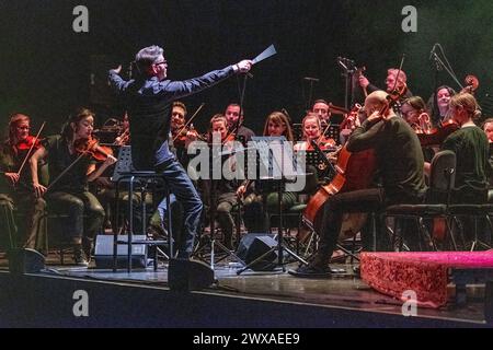 Stuttgart Pepe Lienhard Orchester - Tribut to Enio Morricone GER, Pepe Lienhard Orchester - Tribut to Enio Morricone, 28.03.2024 Stuttgart, Theaterhaus, Deutschland das Pepe Lienhard Orchester wird dirigiert von Hugo Bollschweiler li *** Stuttgart Pepe Lienhard Orchestra Tribut an Enio Morricone GER, Pepe Lienhard Orchestra Tribute an Enio Morricone, 28 03 2024 Stuttgart, Theaterhaus, Deutschland das Pepe Lienhard Orchester wird von Hugo Bollschweiler li geleitet Copyright: xEibner-Pressefoto/deondox EP WST Stockfoto