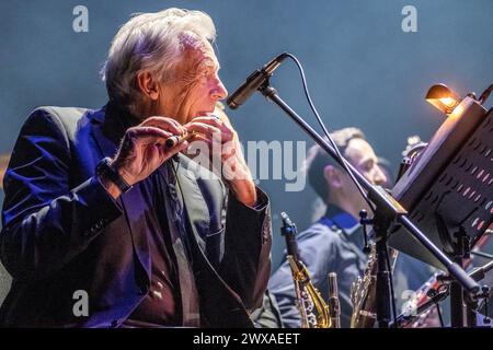 Stuttgart Pepe Lienhard Orchester - Hommage an Enio Morricone GER, Pepe Lienhard Orchester - Hommage an Enio Morricone, 28.03.2024. Stuttgart, Theaterhaus, Deutschland im Bild Pepe Lienhard an der Querflöte. *** Stuttgart Pepe Lienhard Orchestra Tribute an Enio Morricone GER, Pepe Lienhard Orchestra Tribute an Enio Morricone, 28 03 2024 Stuttgart, Theaterhaus, Deutschland im Bild Pepe Lienhard auf der Flöte Copyright: XEibner-Pressefoto/deondox EP WST Stockfoto