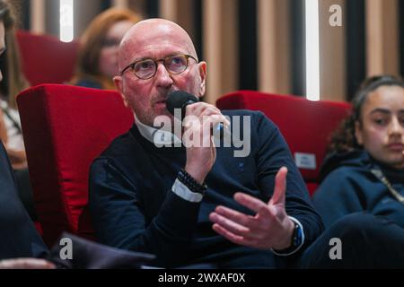 Tubeke, Belgien. März 2024. Jan Mosselmans - Eleven DAZN im Bild während der Nieuwe Strategie vrouwenvoetbal am Freitag, den 29. März 2024 in Tubeke, Belgien. Quelle: Sportpix/Alamy Live News Stockfoto
