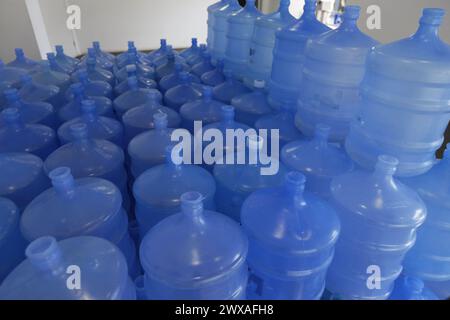 salvador, bahia, brasilien - 28. märz 2024: Ablagerung von Mineralwasser in der Stadt Salvador. Stockfoto