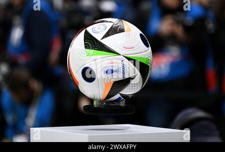 Fußball, internationales Spiel, Freundschaftsspiel zur Euro 2024, Deutsche Bank Park Frankfurt: Deutschland - Niederlande; der offizielle adidas Match Ball zur Euro 2024: Fussballliebe Stockfoto