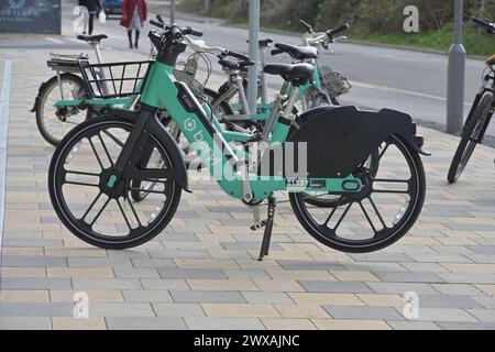 Beryl Electric Bikes, die in der Stadt und in den Städten verwendet werden. 45 Megapixel Fotobilder Stockfoto