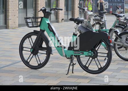 Beryl Electric Bikes, die in der Stadt und in den Städten verwendet werden. 45 Megapixel Fotobilder Stockfoto