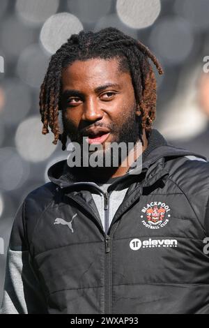 Derby, Derbyshire, Großbritannien. März 2024. Kylian Kouassi von Blackpool während des Spiels der Sky Bet League 1 zwischen Derby County und Blackpool im Pride Park, Derby am Freitag, den 29. März 2024. (Foto: Jon Hobley | MI News) Credit: MI News & Sport /Alamy Live News Stockfoto