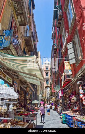 09.07.2016 Neapel Italien: Das typische Viertel Spaccanapoli, das die Altstadt in zwei Teile teilt Stockfoto