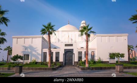 Wunderschöner Blick auf die Al Khobar Corniche Moschee am Morgen - Saudi Arabien. Stockfoto