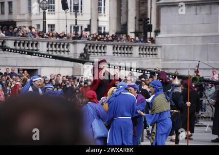 Die Leidenschaft Jesu, eine Theaterveranstaltung, die die letzten Tage Jesu darstellt, findet am Karfreitag, Teil des Osterwochenendes, auf dem Trafalgar Square statt. Vermerk: Roland Ravenhill/Alamy Stockfoto