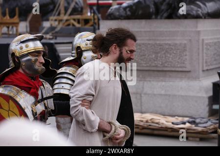 Die Leidenschaft Jesu, eine Theaterveranstaltung, die die letzten Tage Jesu darstellt, findet am Karfreitag, Teil des Osterwochenendes, auf dem Trafalgar Square statt. Vermerk: Roland Ravenhill/Alamy Stockfoto