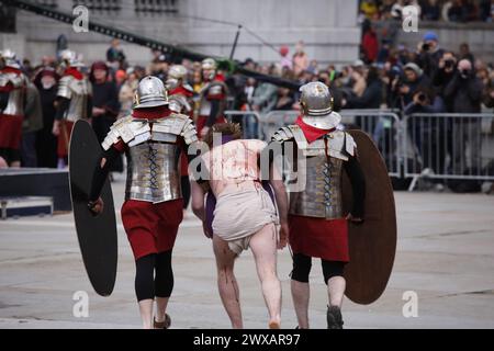 Die Leidenschaft Jesu, eine Theaterveranstaltung, die die letzten Tage Jesu darstellt, findet am Karfreitag, Teil des Osterwochenendes, auf dem Trafalgar Square statt. Vermerk: Roland Ravenhill/Alamy Stockfoto