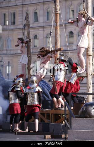 Die Leidenschaft Jesu, eine Theaterveranstaltung, die die letzten Tage Jesu darstellt, findet am Karfreitag, Teil des Osterwochenendes, auf dem Trafalgar Square statt. Vermerk: Roland Ravenhill/Alamy Stockfoto