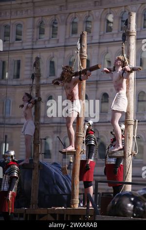 Die Leidenschaft Jesu, eine Theaterveranstaltung, die die letzten Tage Jesu darstellt, findet am Karfreitag, Teil des Osterwochenendes, auf dem Trafalgar Square statt. Vermerk: Roland Ravenhill/Alamy Stockfoto