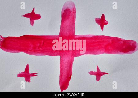 Rotes Kreuz mit Aquarellen auf einem weißen Blatt, ähnlich der Flagge von Georgia. Stockfoto