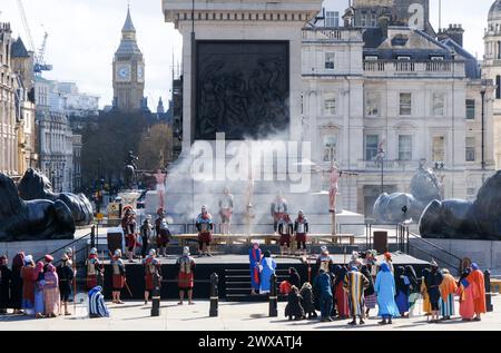 Trafalgar Square, London, Großbritannien. März 2024. Karfreitag: Die Passion Jesu von Wintershall, Trafalgar Square. Quelle: Matthew Chattle/Alamy Live News Stockfoto