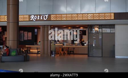 Roti o' Outlet am Lombok International Airport Ankunft am Morgen Stockfoto