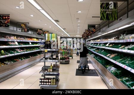 waitrose Supermarkt Filiale, Innenraum, ramsgate Town, East kent, großbritannien märz 2024 Stockfoto