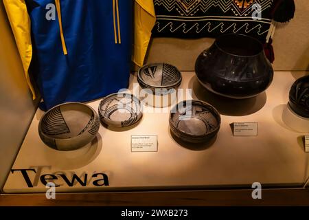 Ausstellung von Haushaltsgegenständen von kultureller Bedeutung im Leben von Pueblo, Bandelier National Monument, New Mexico, USA [keine Veröffentlichung; Editorial Stockfoto