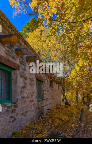 Das Hauptquartier wurde von der CCC im Pueblo Revival Style gebaut, Bandelier National Monument, New Mexico, USA Stockfoto