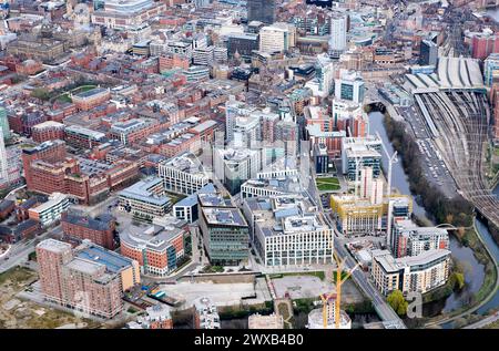 Ein Luftbild des Geschäftsviertels Leeds City Centre aus dem Westen, West Yorkshire, Nordengland, Großbritannien Stockfoto