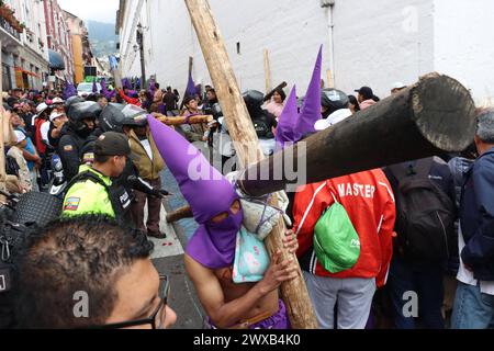 PROCESION-JESUS-DEL-GRAN-PODER Quito, viernes 29 de marzo del 2024 Procesion de Semana Santa o Semana Mayor, de Fieles Catolicos, Jesus del Gran Poder 2024, en el Centro historico de la Capital. Fotos:Rolando Enriquez/API Quito Pichincha Ecuador ACE-PROCESION-JESUS-DEL-GRAN-PODER-c3637cf7359016de1f552fecf06c988e *** Prozession JESUS DER GROSSMACHT Quito, Freitag, 29. März 2024 Prozession der Karwoche oder Semana Bürgermeister, von Gläubigen Katholiken, Jesus der Großmacht 2024, im historischen Zentrum der Hauptstadt Fotos Rolando Enriquez API Quito Pichincha Ecuador ACE PROZESSION JESUS DER GRE Stockfoto