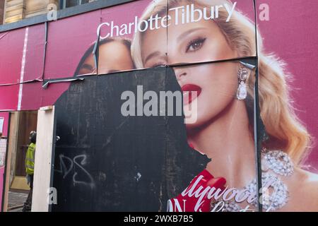 Renovierungsarbeiten in einem Laden in Charlotte Tilbury in der Buchanan Street, Glasgow City Centre, Schottland. Stockfoto