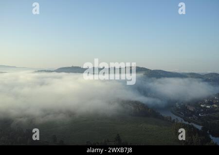 Blick auf den Jested-Turm am Wintertag, Liberec, Tschechische Republik Stockfoto