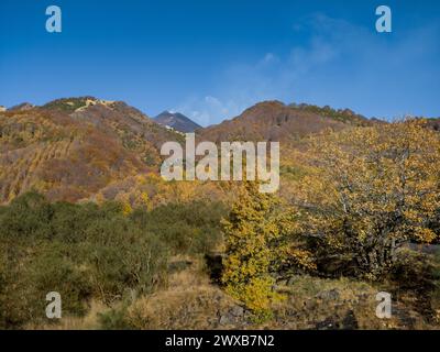 Ätna Nationalpark Landschaft, Catania, Sizilien. Wunderschöne Landschaften inmitten der vulkanischen Berge des Nationalparks des Ätna. Stockfoto