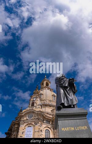 Martin-Luther-Denkmal, dahinter die Kirche unserer Lieben Frau, Dresden, Sachsen, Deutschland Stockfoto