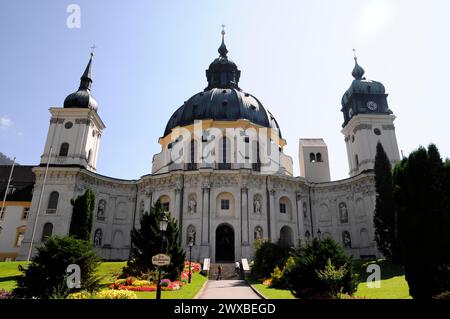 Kloster Ettal, barocke Klosterkirche in Ettal mit markantem Kuppeldach und zwei Türmen, Basilika Ettal, Wallfahrtskirche, Bayern, Deutschland Stockfoto