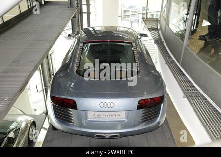 Museum mobile, Audi Museum, silberner Audi LeMans Sportwagen im hellen Showroom, Museum mobile, Audi Museum, Audi, Ingolstadt, Bayern Stockfoto