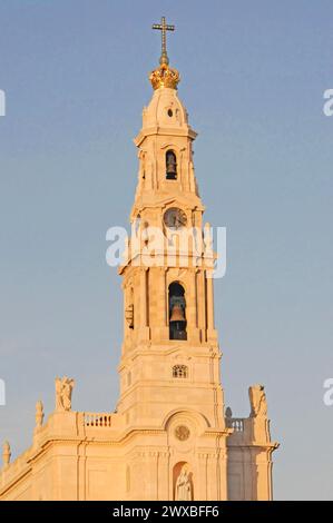 Basilika unserer Lieben Frau vom Rosenkranz, Basilika des Rosenkranzes, Wallfahrtskirche, Santuario de Fatima, Fatima-Schrein, Fatima, Ourem, Santarem, Bell Stockfoto