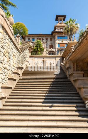 Imperia, Italien - 14. August 2023: Villa Grock. Historisches Haus des berühmten Clowns, sonniger Tag mit blauem Himmel Stockfoto