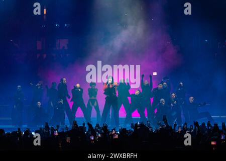 Chicago, USA. März 2024. Sänger Bad Bunny (Benito Antonio Martínez Ocasio) während der Most Wanted Tour im United Center am 28. März 2024 in Chicago, Illinois (Foto: Daniel DeSlover/SIPA USA) Credit: SIPA USA/Alamy Live News Stockfoto