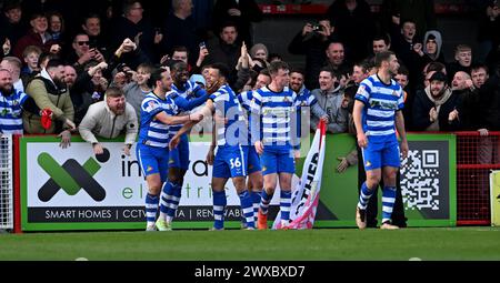 Crawley UK 29. März 2024 - Maxime Biamou von Doncaster feiert nach seinem zweiten Tor während des Spiels der EFL League Two zwischen Crawley Town und Doncaster Rovers: Credit Simon Dack / TPI / Alamy Live News. Nur redaktionelle Verwendung. Kein Merchandising. Für Football Images gelten Einschränkungen für FA und Premier League, inc. Keine Internet-/Mobilnutzung ohne FAPL-Lizenz. Weitere Informationen erhalten Sie bei Football Dataco Stockfoto