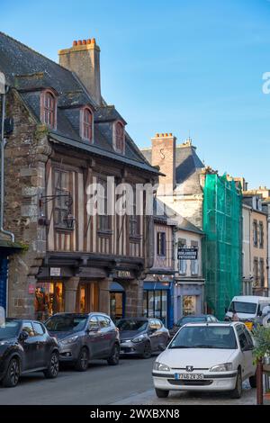 DOL-de-Bretagne, Frankreich - 13. Oktober 2021: Das Haus La Guillotière ist ein Haus in der Grande Rue des Stuarts im Stadtzentrum von Datin Stockfoto